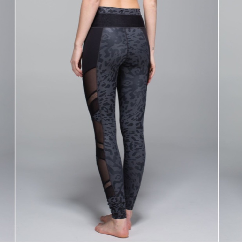 Lululemon Just Breathe Pant
Animal Swirl Deep Coal Light / Black